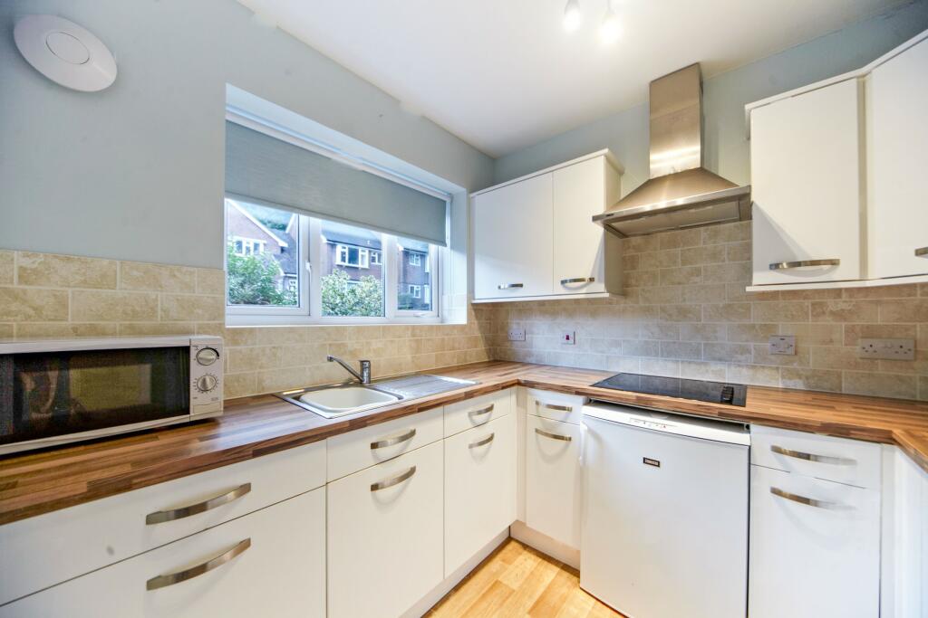 Caterham Lodge, 2 Stafford Road, Caterham, Surrey, CR3 photo 2