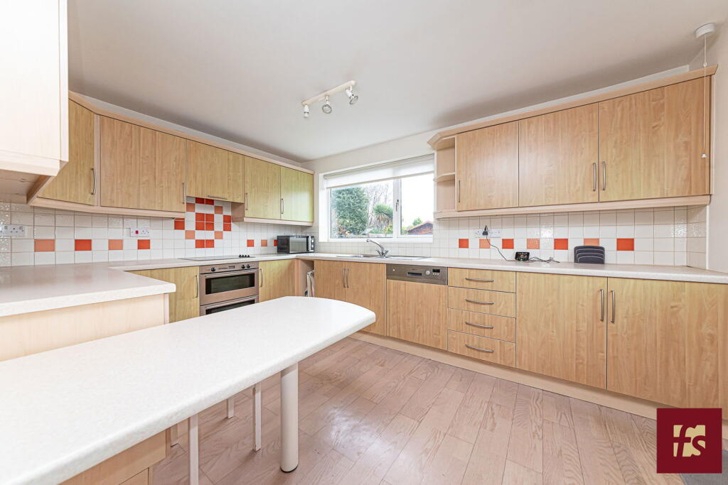 Vincent Rise, Bracknell, RG12 9EH photo 3