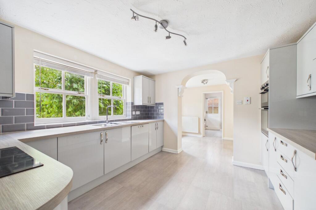 House in Binfield, Bracknell Forest - View 4