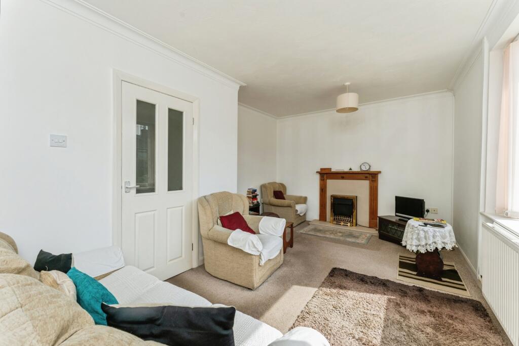 St. Georges Drive, Prestatyn, Denbighshire, LL19 photo 3