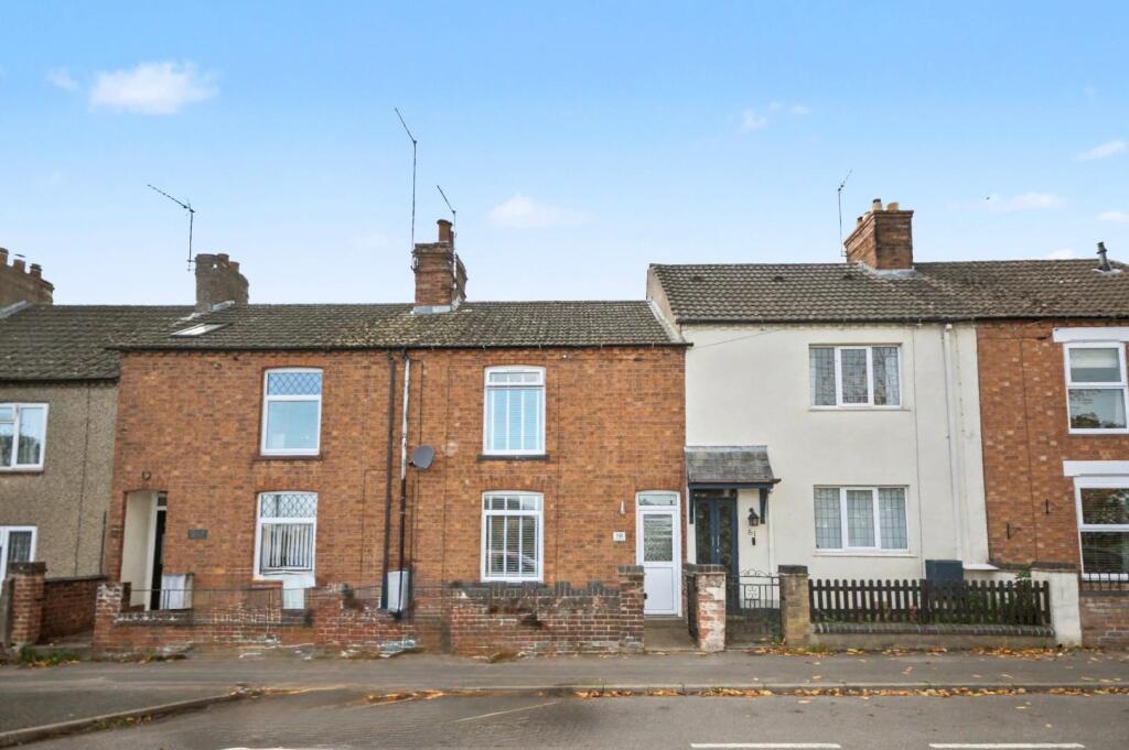 3-bed terraced on Wellingborough Road, Earls Barton, Northampton, £285,000