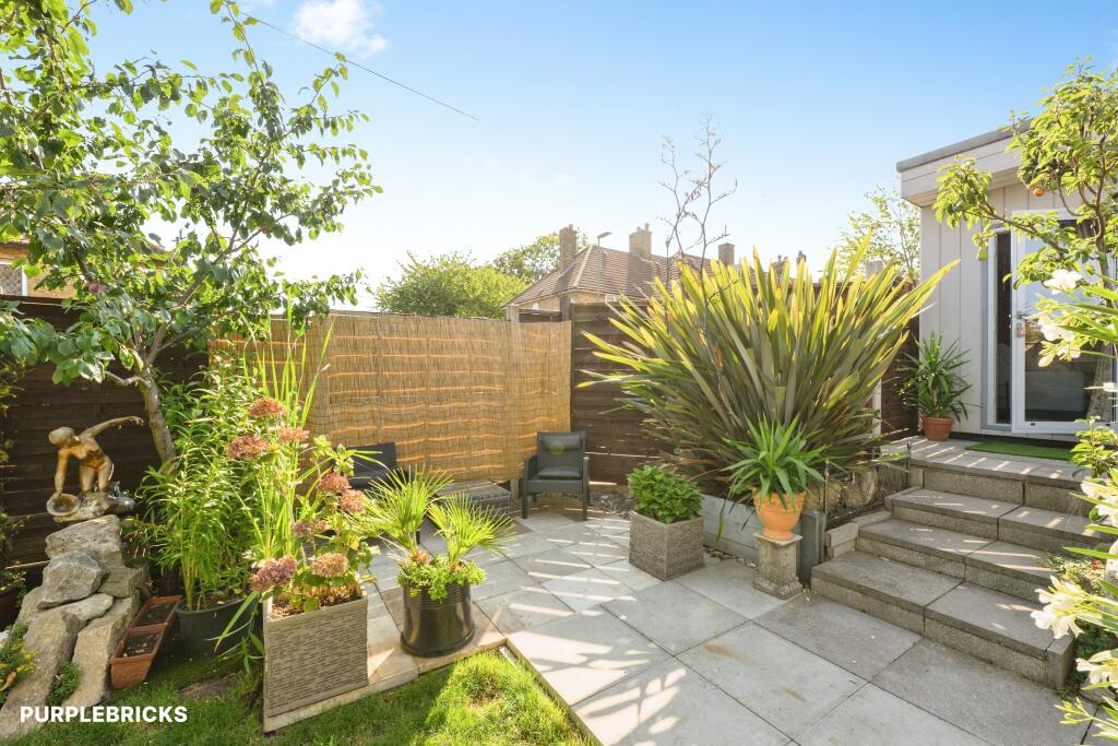 House in Sutton - View 3