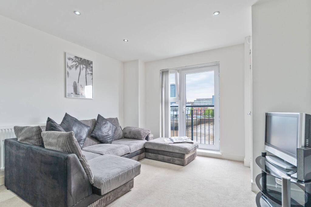 Apartment in Newport - View 3