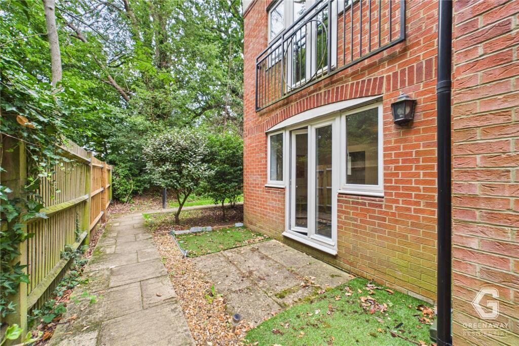Apartment in Crawley, West Sussex - View 5