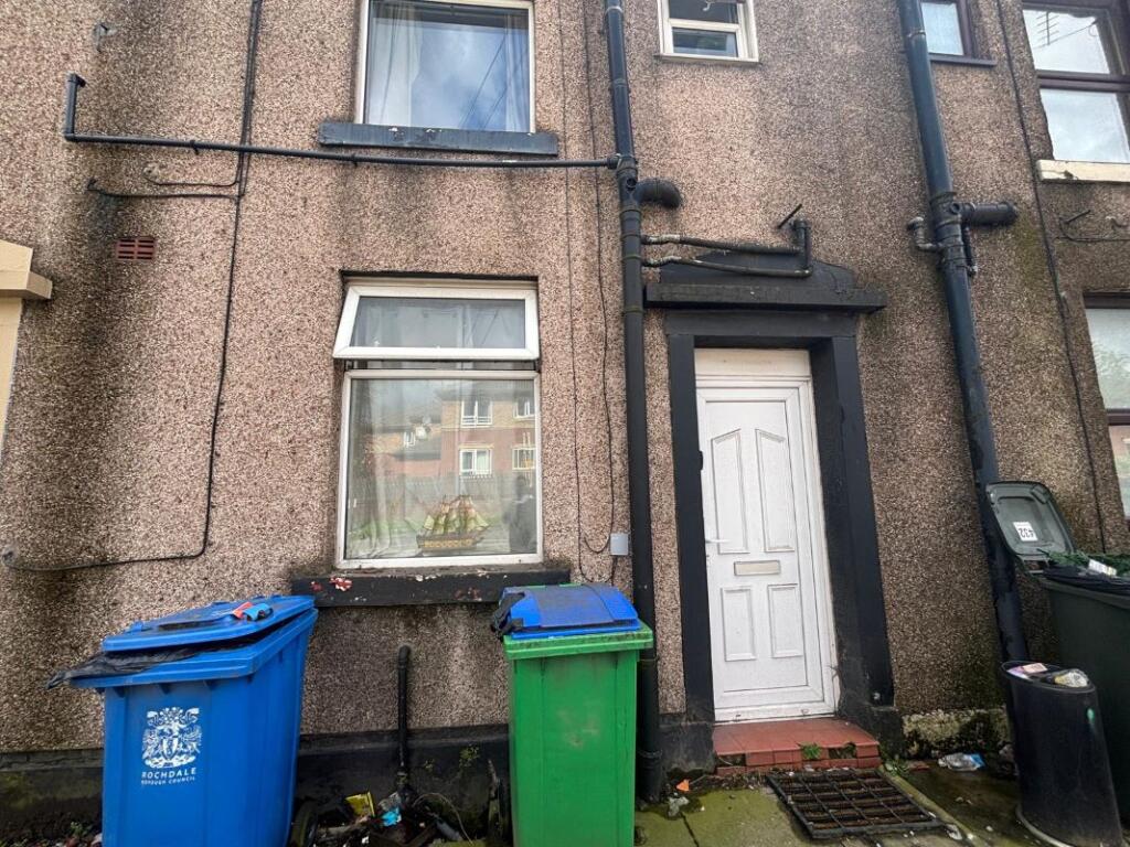 Main image of property: 434 Halifax Road, Rochdale, Lancashire, OL16 2RQ