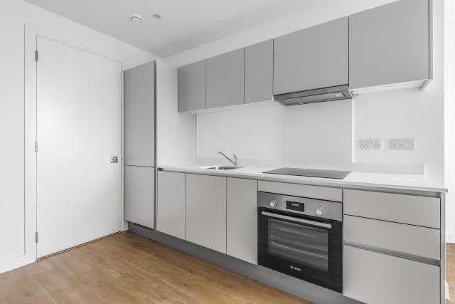 Apartment in Reading - View 4