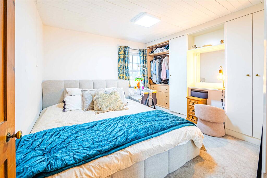 House in Edlesborough, Northall - View 5