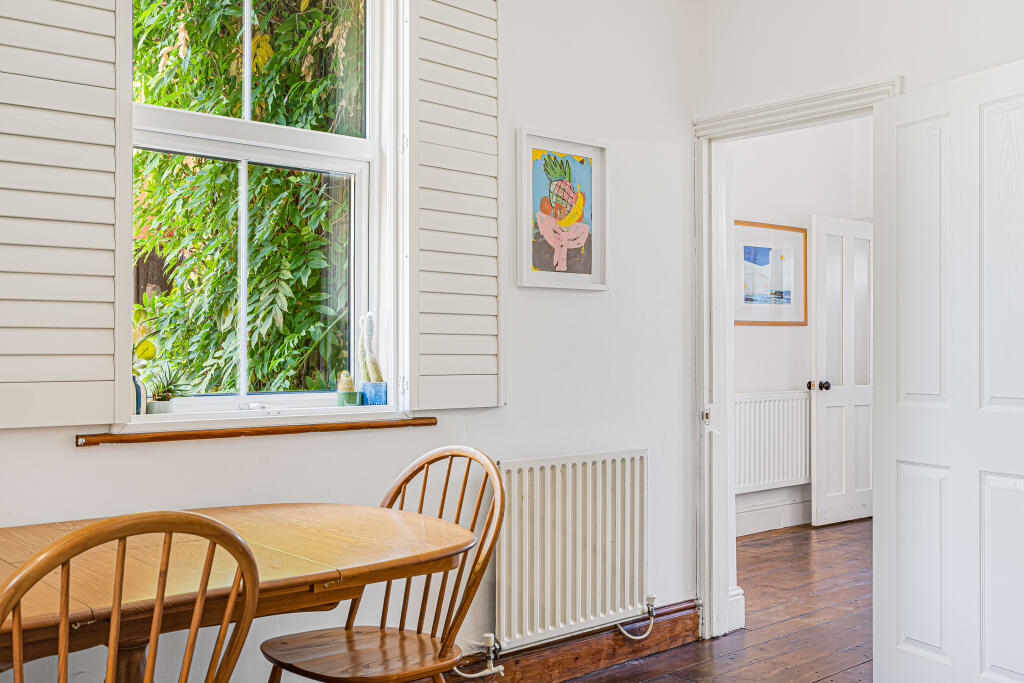 House in Henlow, Central Bedfordshire - More