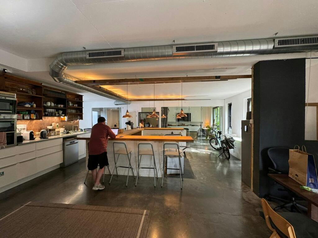 Int 1.jpg