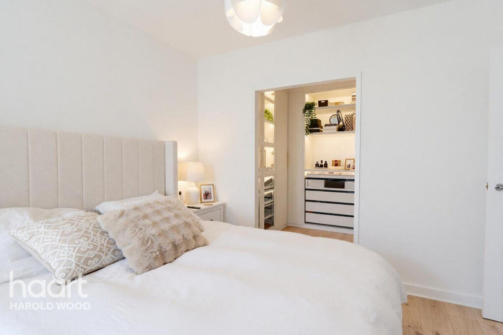 Apartment in London, Harold Wood - More