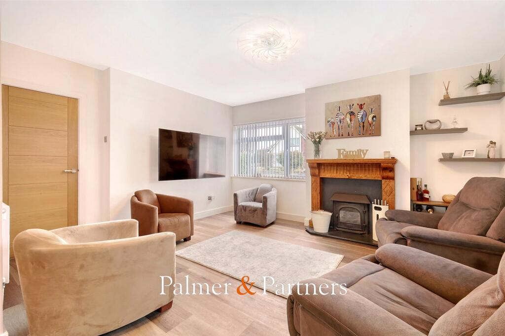 Suffolk Close, Holland-on-Sea, Clacton-on-Sea, Essex, CO15 photo 4