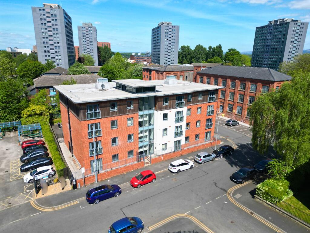 2-bed flat on Mac Court, St. Thomas's Place, Stockport, Cheshire, SK1 3TY, £135,000