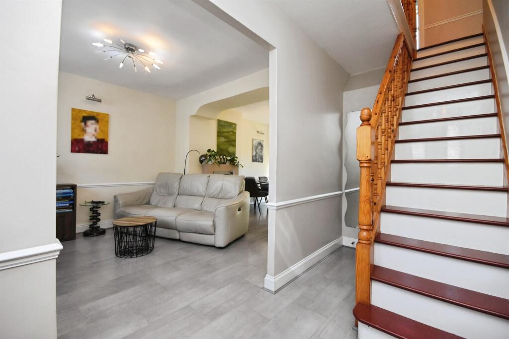 House in Romford - More