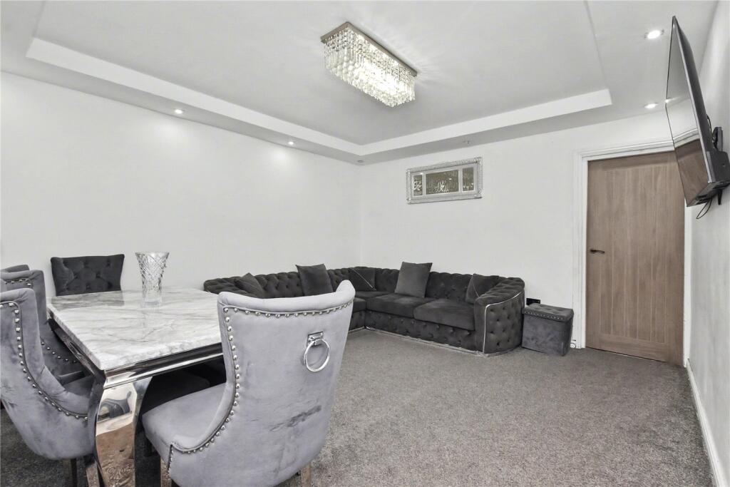 Priesthorpe Avenue, Stanningley, Pudsey photo 3