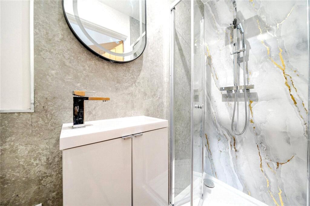 House in London, Glyndon, Plumstead - More