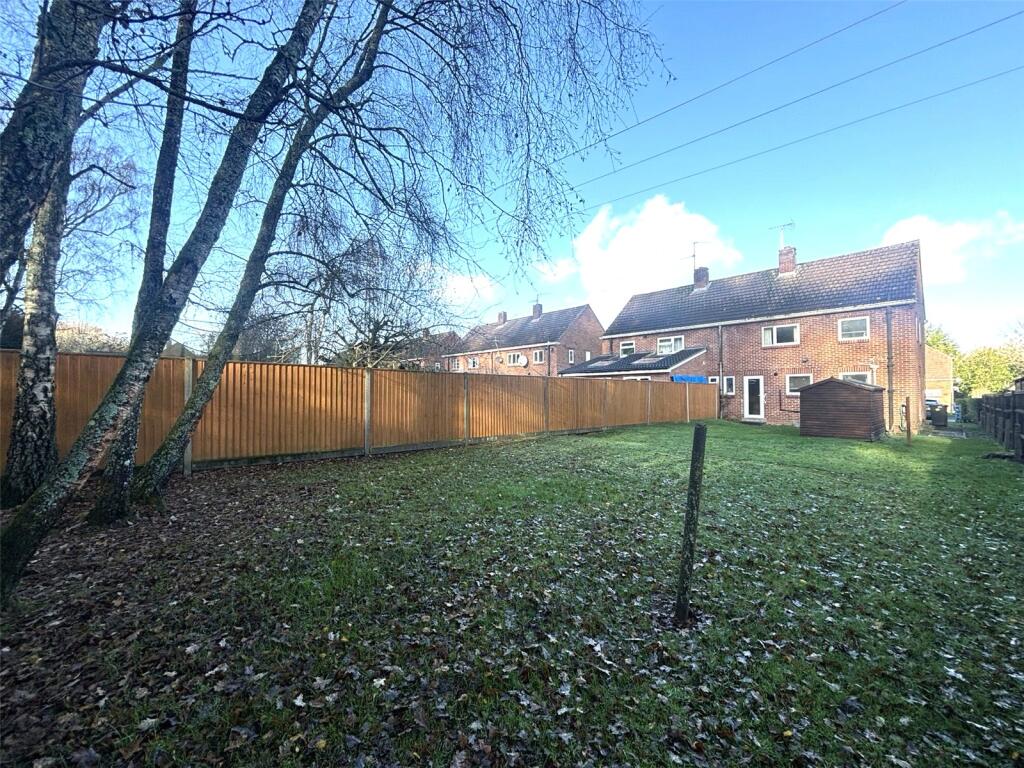 Rectory Road, Hook, Hampshire, RG27 photo 4