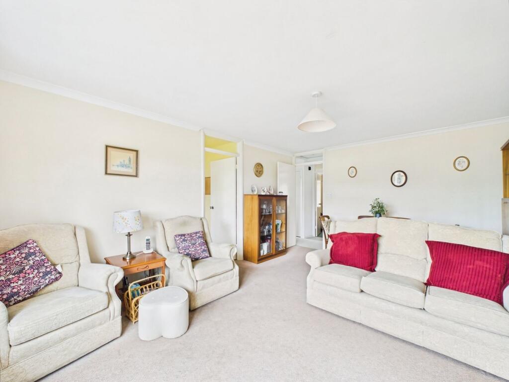 Apartment in North Hertfordshire, Hertfordshire - View 4