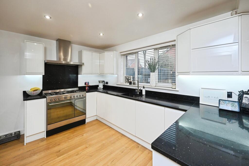 House in Mansfield, Nottinghamshire - More