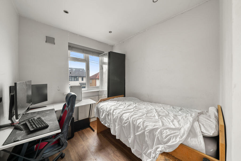 Apartment in Southall - View 5