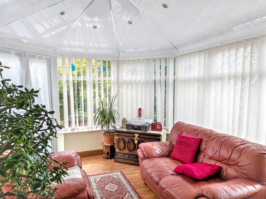 House in Hull - View 5