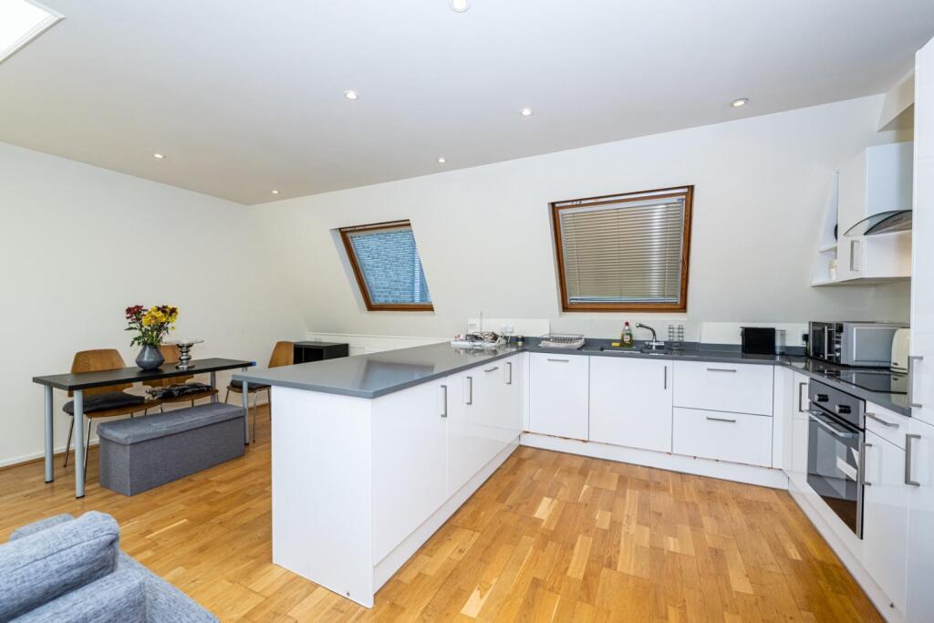 Apartment in London - View 5