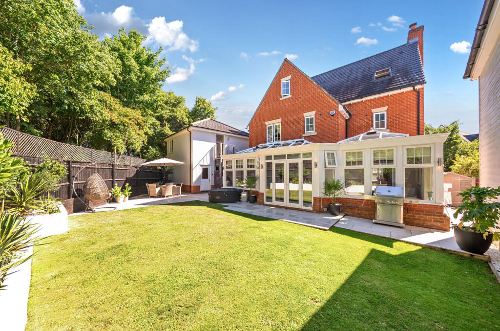 House in Uttlesford, Flitch Green - View 3
