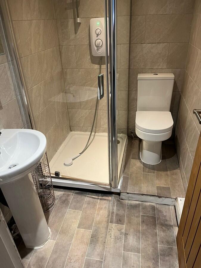 6 bedroom terraced house for rent