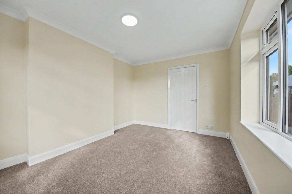 House in Portsmouth - More