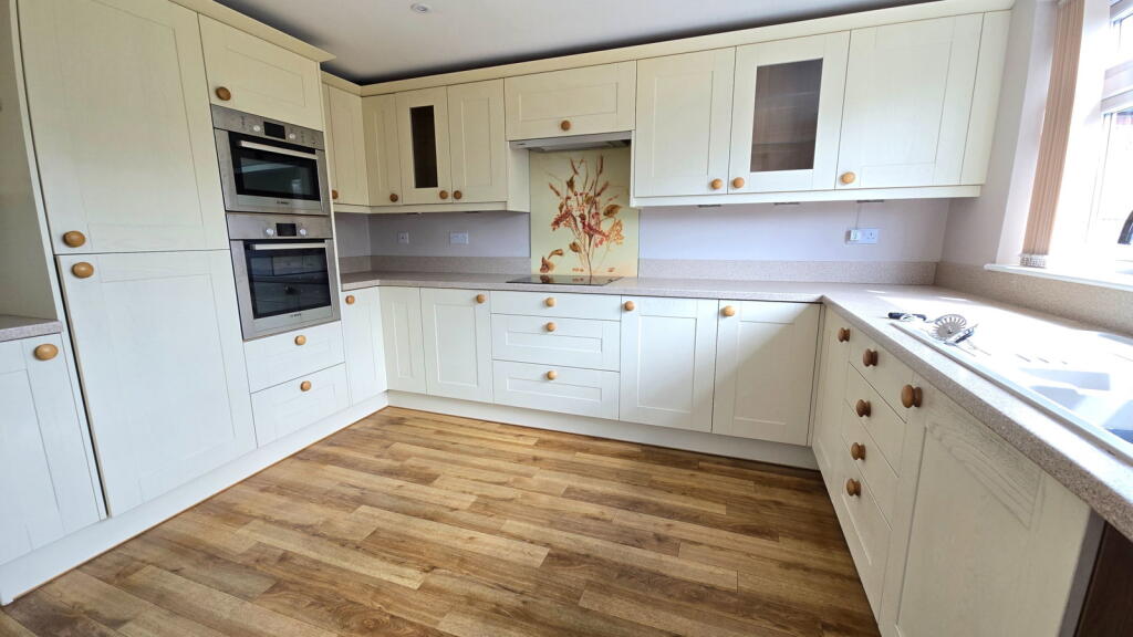 House in Cold Ash, West Berkshire - View 2