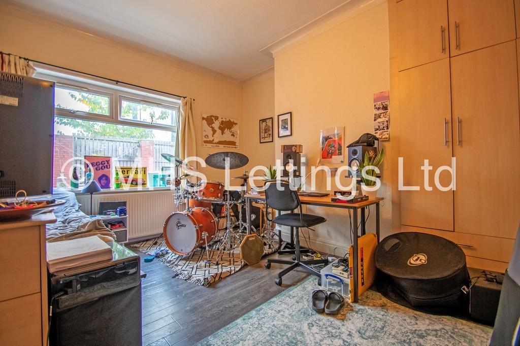 7 bedroom semi-detached house for rent