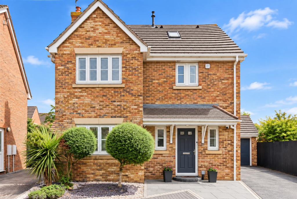 Main image of property: Dove Close, Chafford Hundred