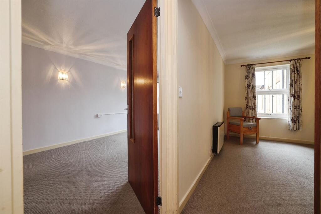 Apartment in Salisbury, Wiltshire - More