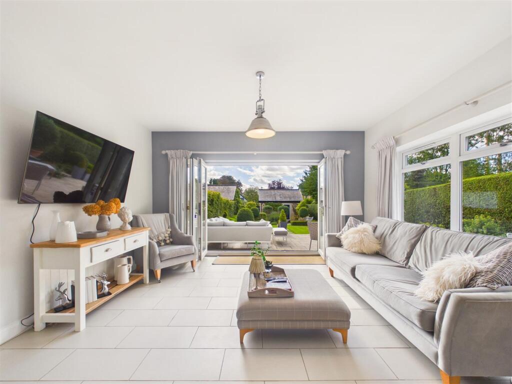House in Hessle, South Field, East Riding of Yorkshire - View 4