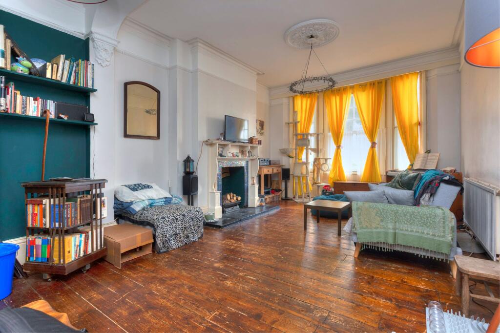 Apartment in Hove, Brunswick - View 2
