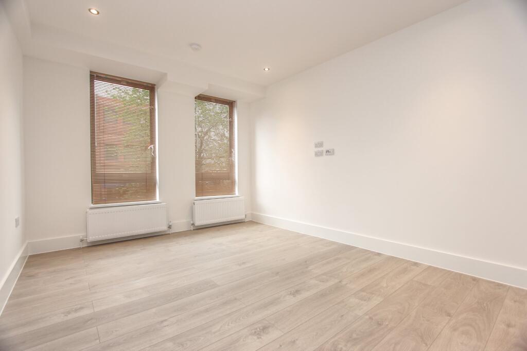 Apartment in Watford - View 4