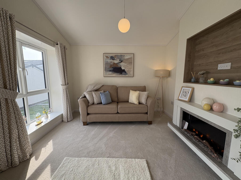 Cliffs Drive, Canvey Island, SS8 photo 4