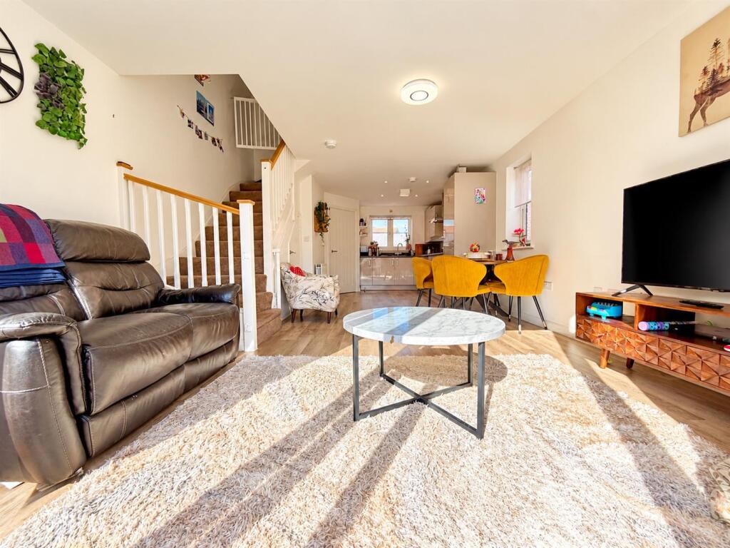 House in Winchester, Whiteley - More