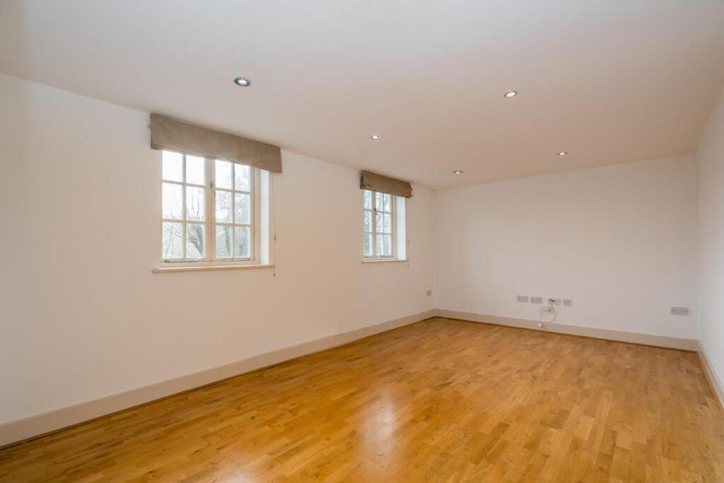 Apartment in Hemel Hempstead - View 4