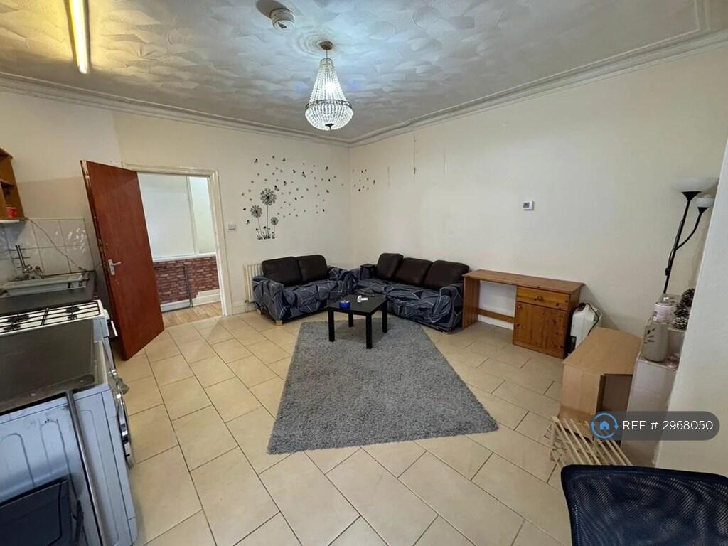 Apartment in Southampton - View 5
