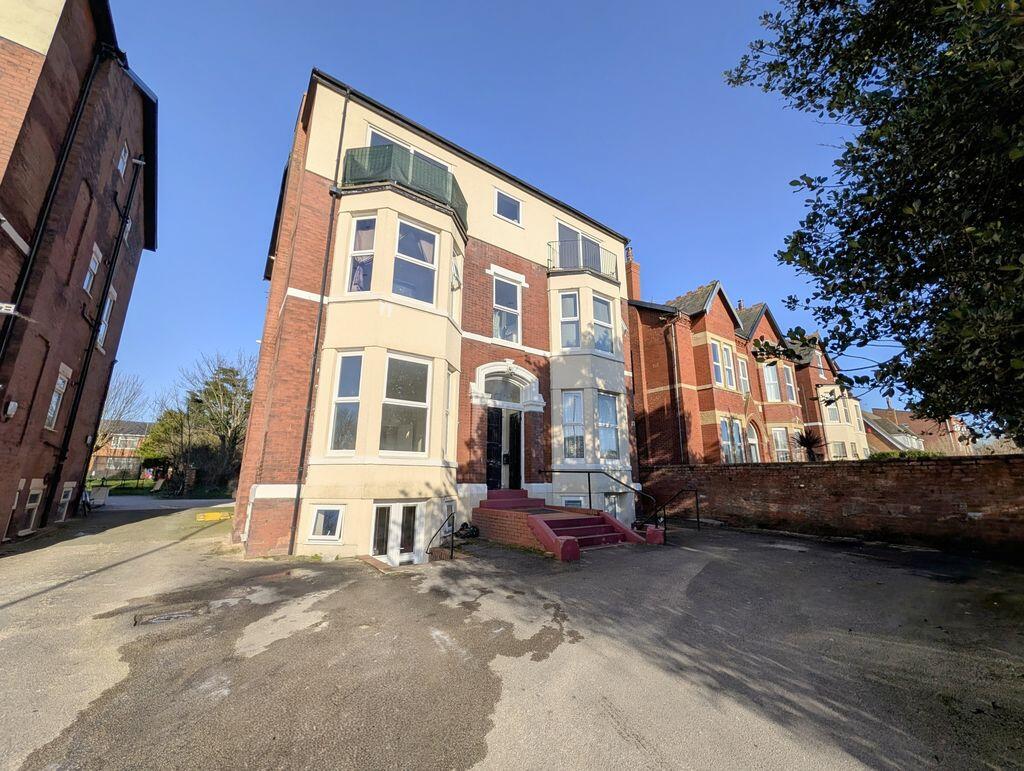 Main image of property: To Let - Weld Road, Birkdale - One Bedroom Ground Floor Apt