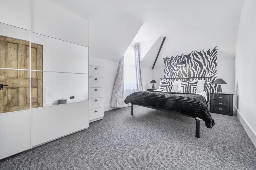 Apartment in Portsmouth - View 3