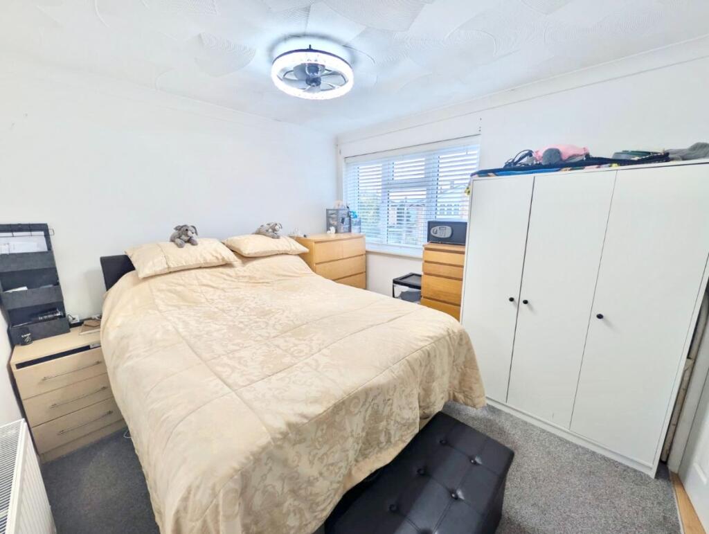 Goirle Avenue, Canvey Island photo 3