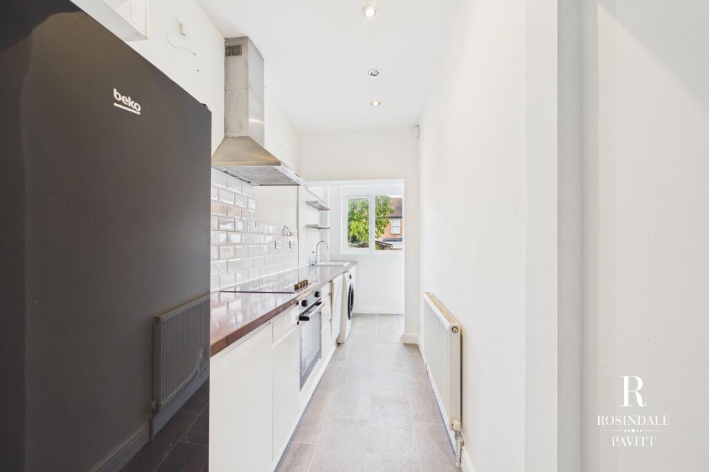 House in London, Wallington - View 3