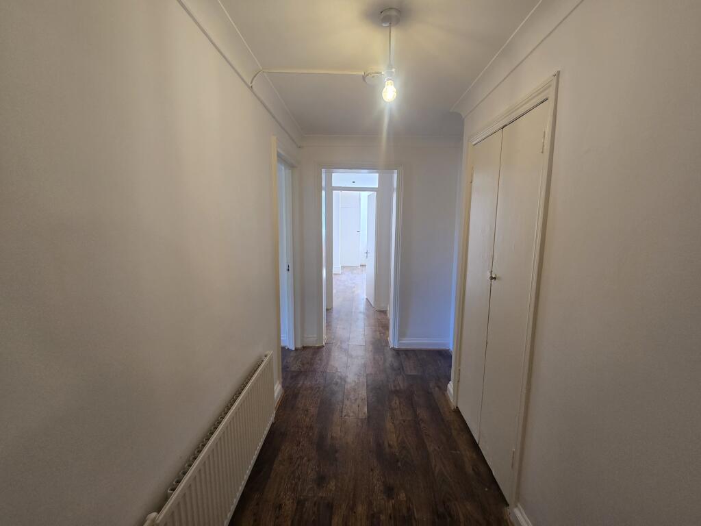 Apartment in Sutton - More