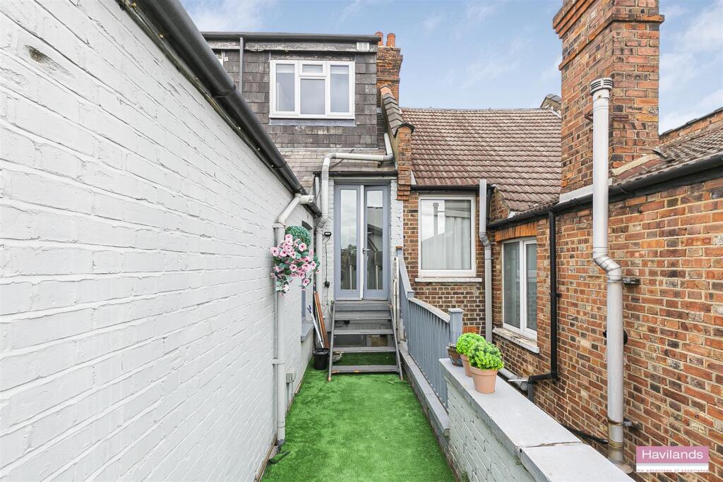 Apartment in London - More