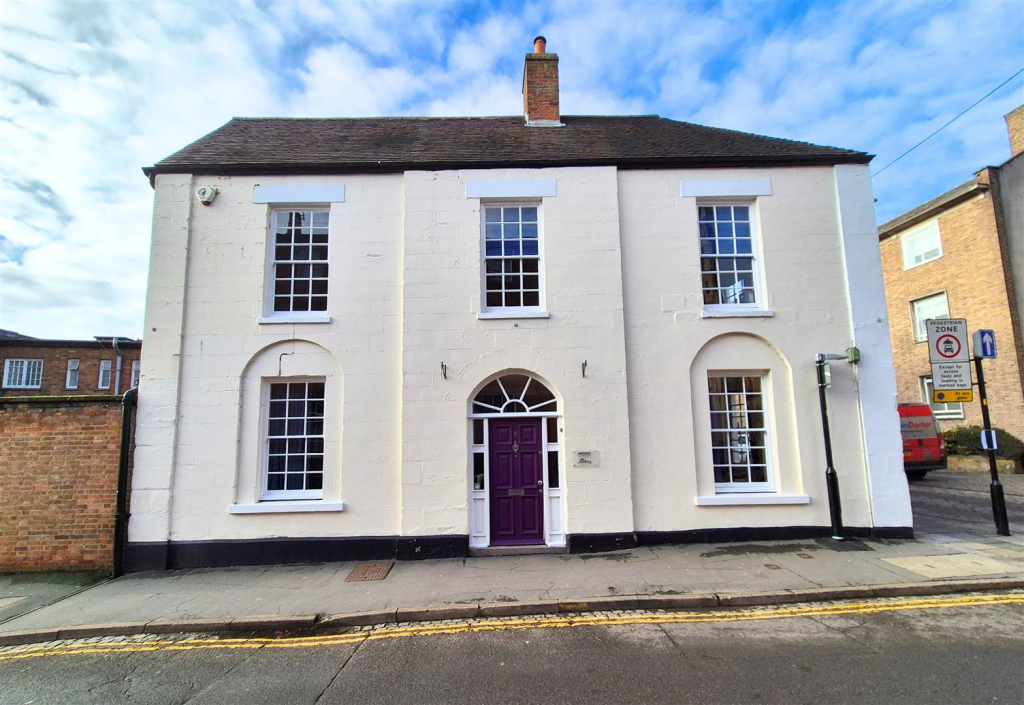 Main image of property: New Street, Warwick