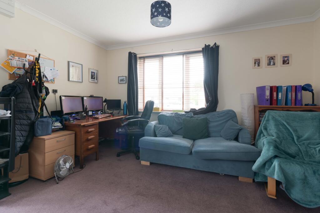 Danetree Close, West Ewell, Epsom, KT19 photo 2