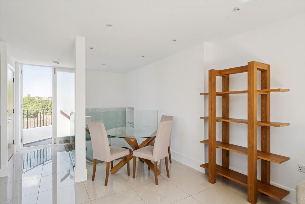 Apartment in London, Lancaster West Estate, North Kensington - More