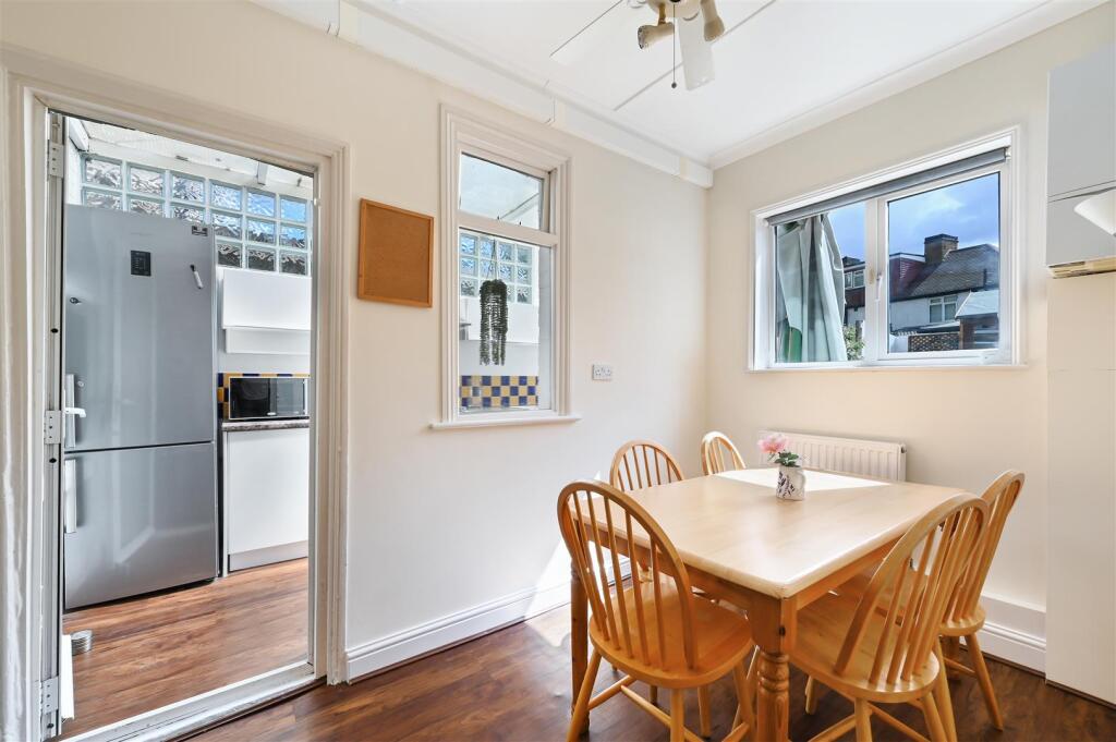 House in London - View 5