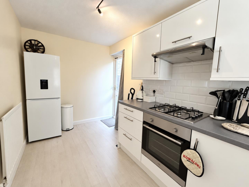 House in Chippenham, Hardenhuish, Cepen Park North - View 5